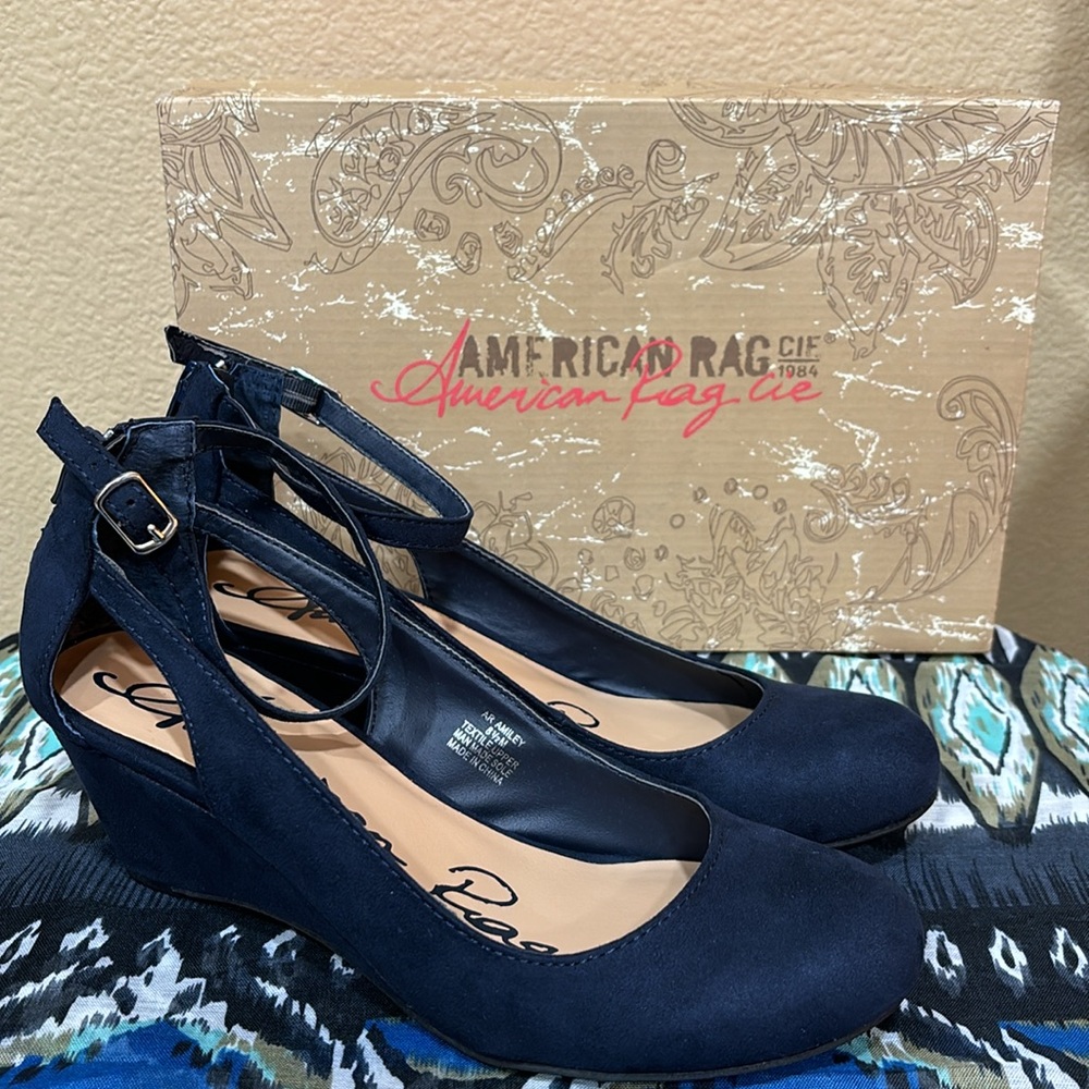 NWOT American Rag Miley Womens Closed Toe Ankle Strap Navy Wedge Heels Size 8.5